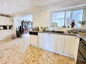 TOPPESFIELD AVENUE- click for photo gallery